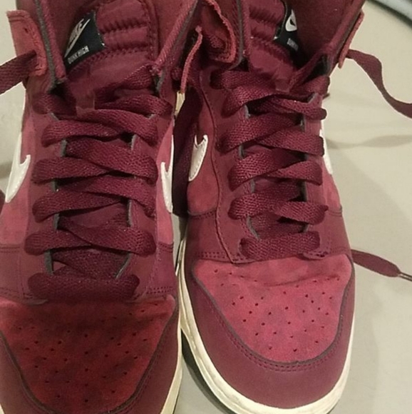 Nikes size 7.5 - Picture 2 of 2